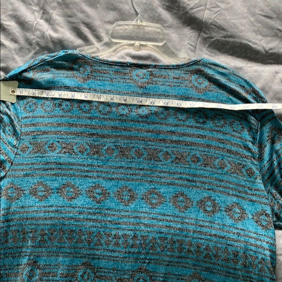 🔥3/$10 Isela blue and black XL light sweater - Picture 5 of 9